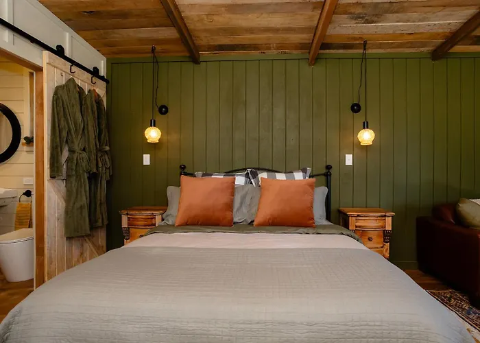 Starling Homesteads Boutique Farmstay, The Stables