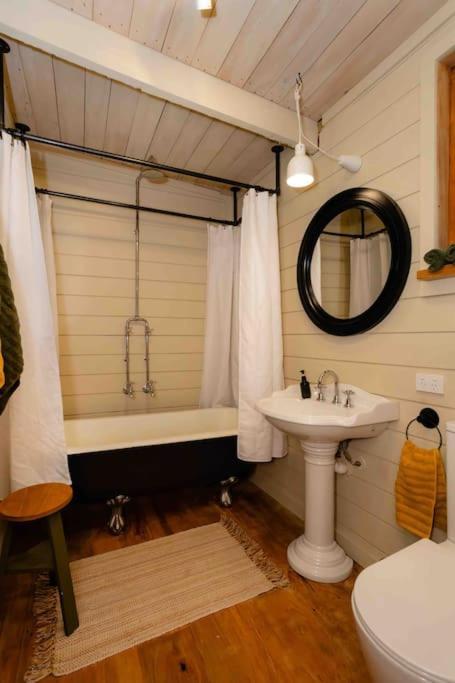 Starling Homesteads Boutique Farmstay, The Stables