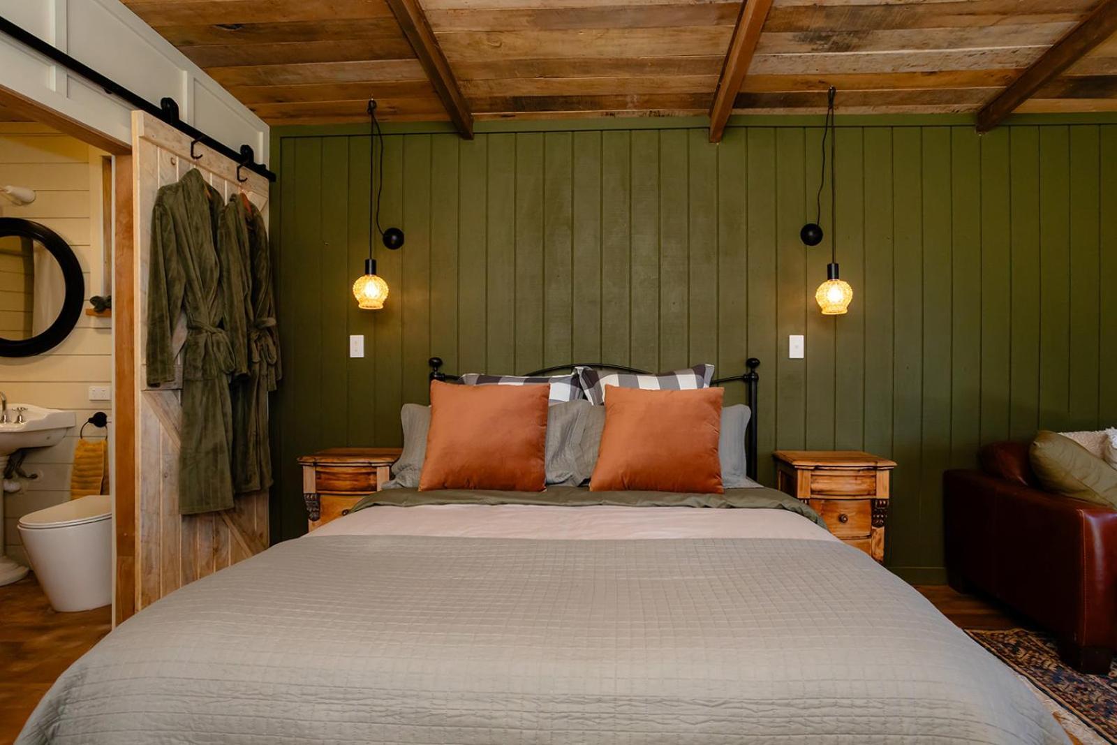 Starling Homesteads Boutique Farmstay, The Stables Apartment *